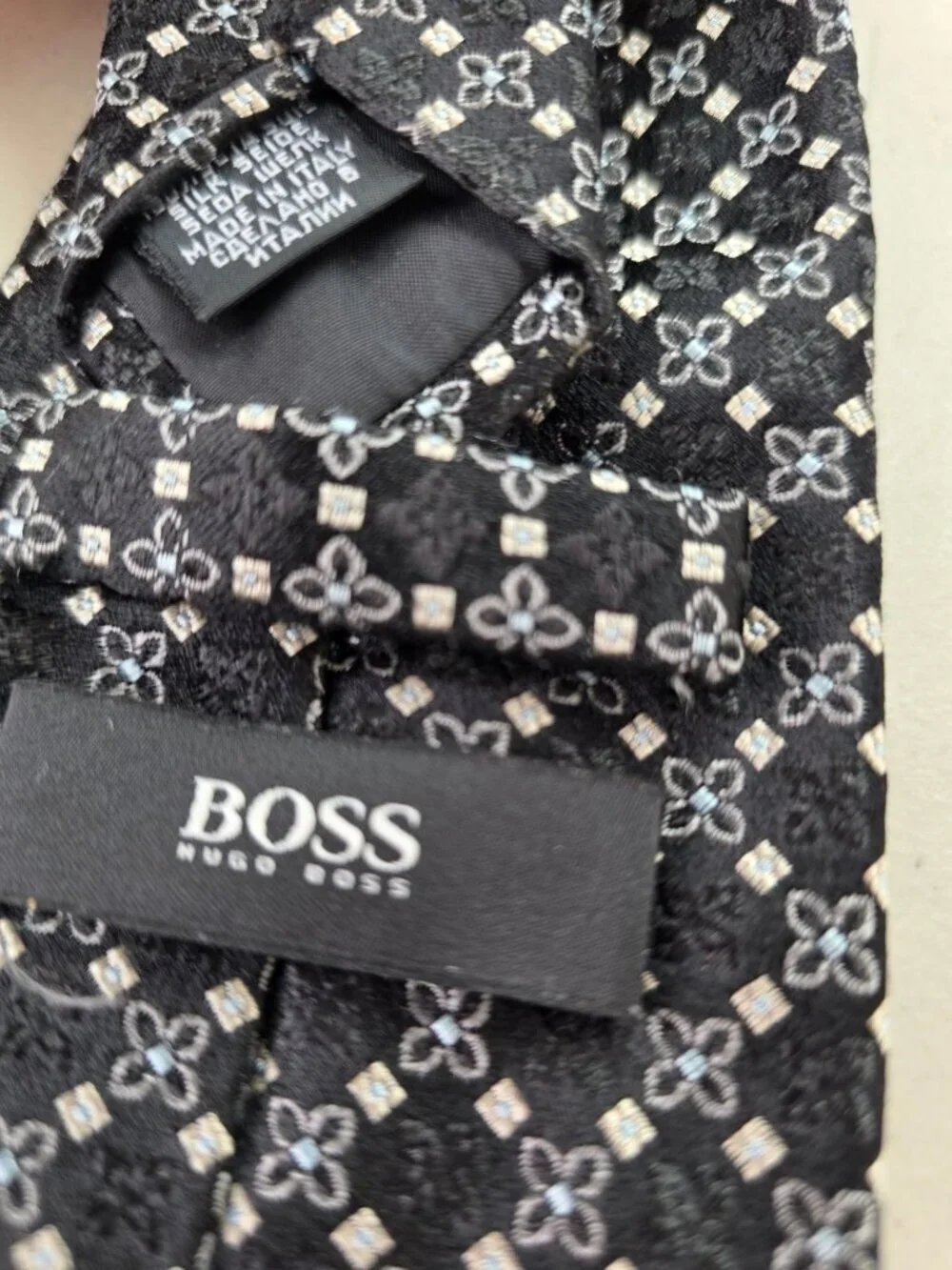 Vintage Y2K Hugo Boss Silk Tie Made Italy Black Silver Foulard Jacquard 3.25 x 6